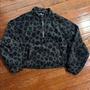Old Navy cropped Cozy Leopard Print Fleece Pullover